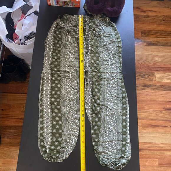 White Lotus Green and White Bohemian Print Tie Knot Elastic Pants with Pockets - Picture 9 of 13